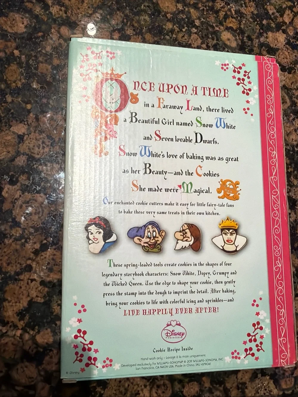 William Sonoma Disney Snow White & Seven Dwarfs Cookie Cutter Set new open box